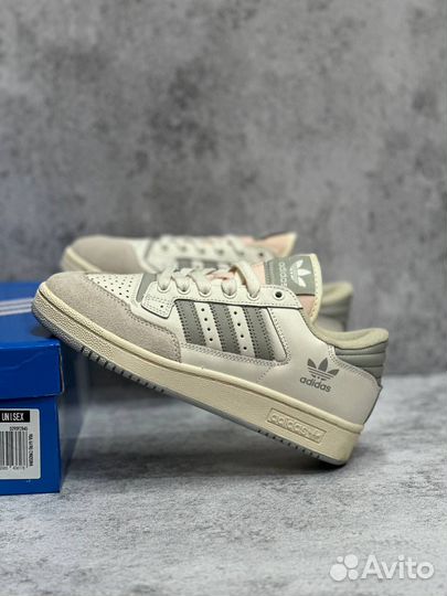 Кроссовки adidas forum