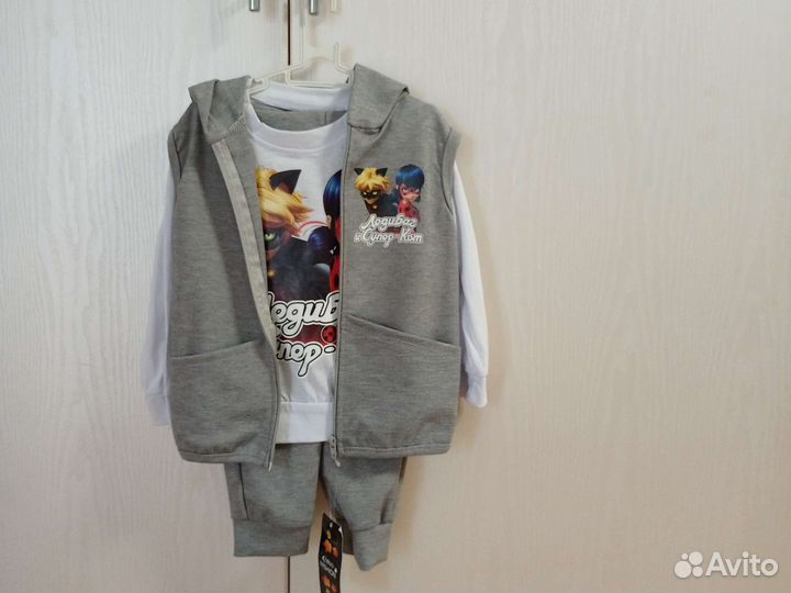 Костюм тройка новый