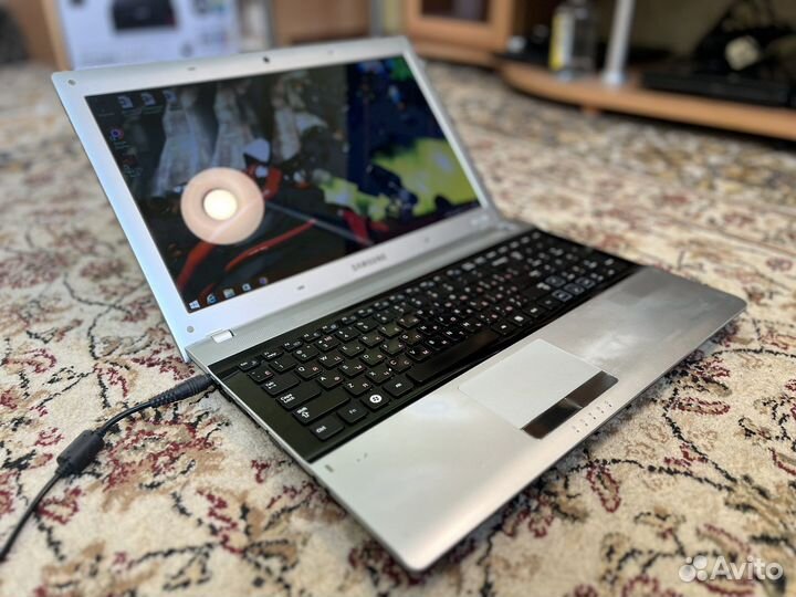 Игровой Ноутбук Samsung core i3/GeForce GT 520m