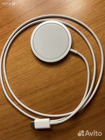 Беспроводная зарядка Apple MagSafe