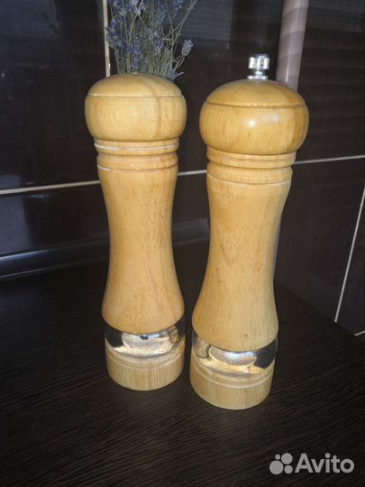Солонка и мельница для перца