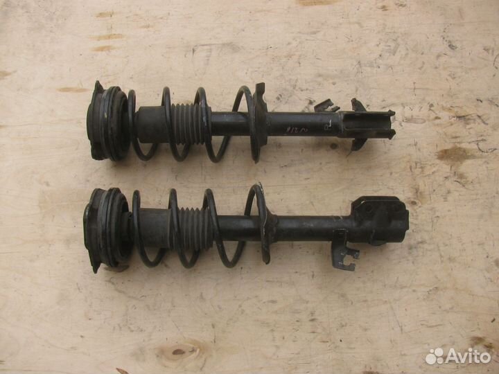 Передние стойки Nissan Micra March Note Cube