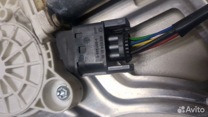 Стеклоподъемник электрический левый передний Mercedes S W220