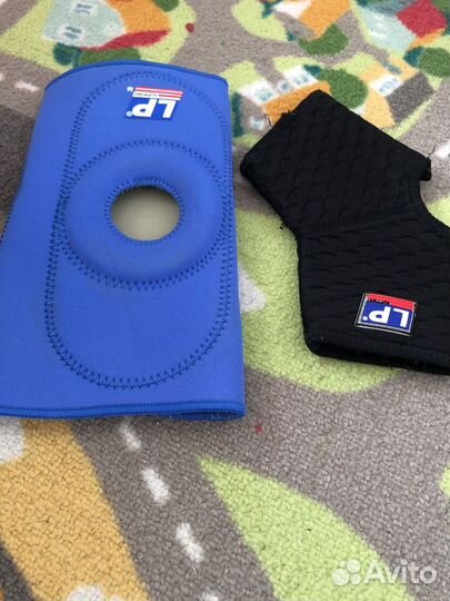 Боксерские перчатки и шлем