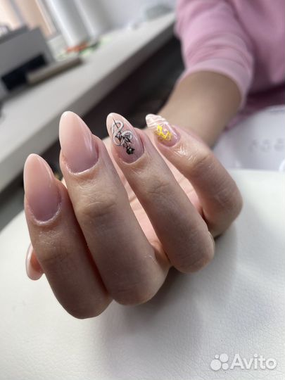 Модель на маникюр