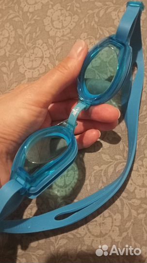 Очки и шапочка для плавания