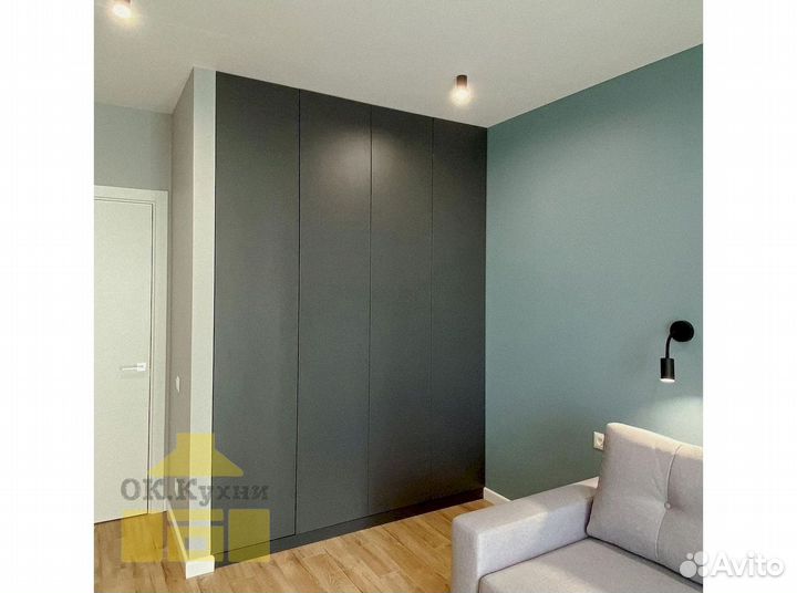 Книжный шкаф