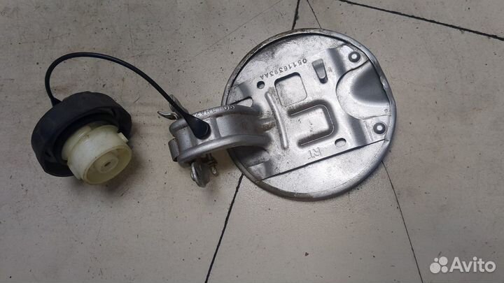 Лючок бензобака Chrysler Town-Country 2008