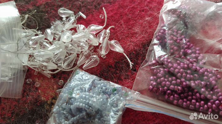 Бисер,стеклярус остатки.Цена за все