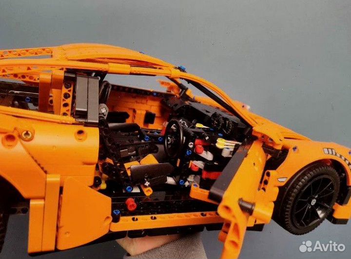 Конструктор Porsche 911 GT3 RS в ярком цвете