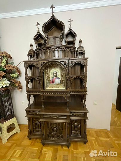 Домашний иконостас из дерева, резной