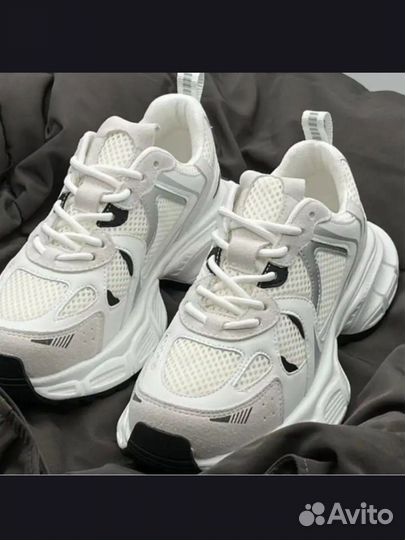 Кроссовки женские