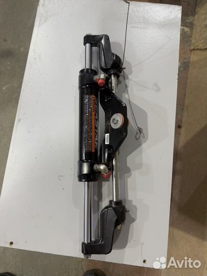 Гидроцилиндр SeaStar HC5345-3 для лодочного мотора