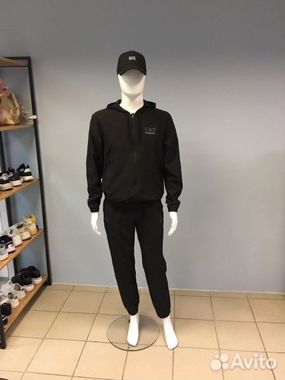 Костюм EA7 Armani М оригинал новый