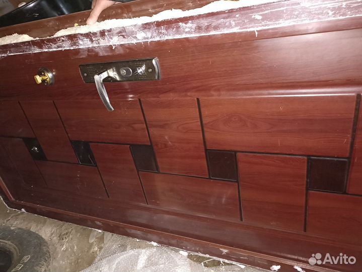 Дверь входная металлическая