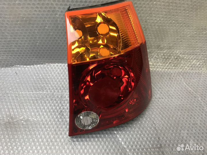 Фонарь правый внешний Chrysler Pacifica 04-08