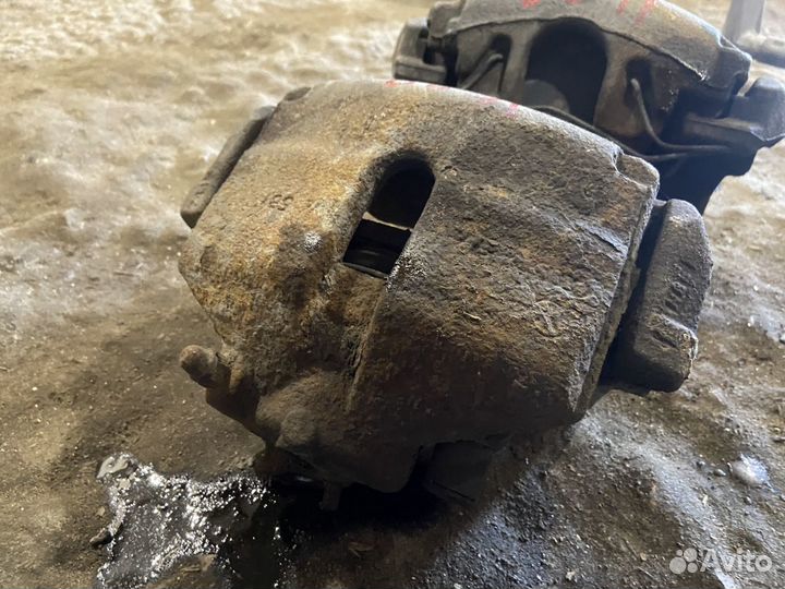 Передний супорт Volkswagen Passat B6