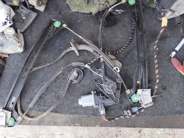 Водительский стеклоподъёмник Фольксваген поло 16г