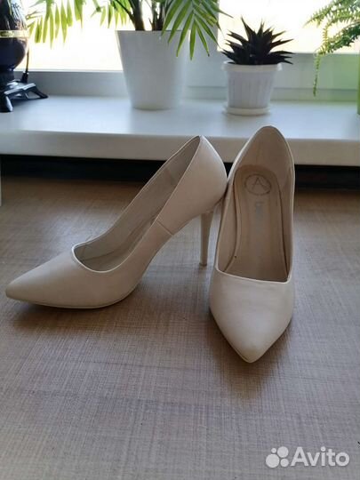 Туфли женские 36 размер бежевые