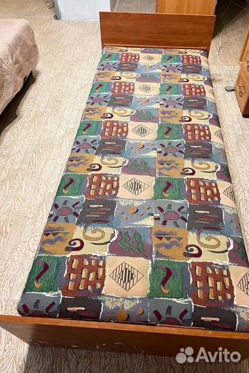 Кровать односпальная с матрасом