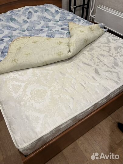Кровать с матрасом