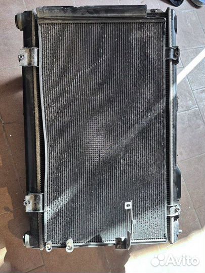 Радиатор охлаждения на Lexus GS 300