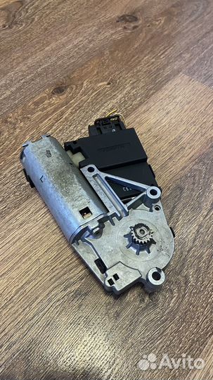 Моторчик люка BMW X5 E53