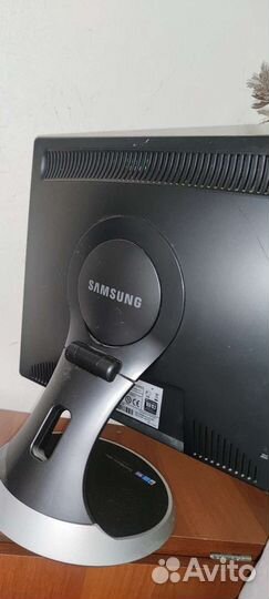 Монитор Samsung