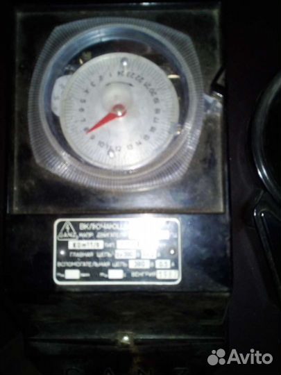 Включающие часы Венгрия 1982г