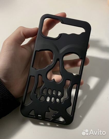 Чехол на iPhone 11 pro max в виде черепа