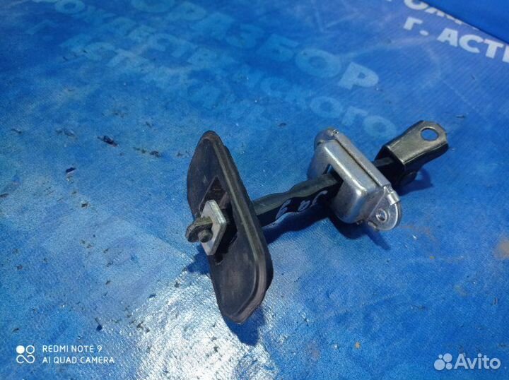 Ограничитель двери Nissan Qashqai J10 кроссовер