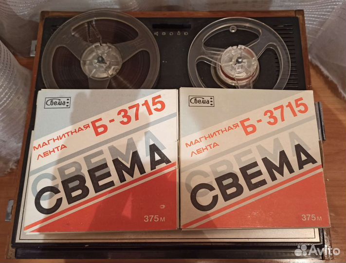 Магнитная лента катушки с записью