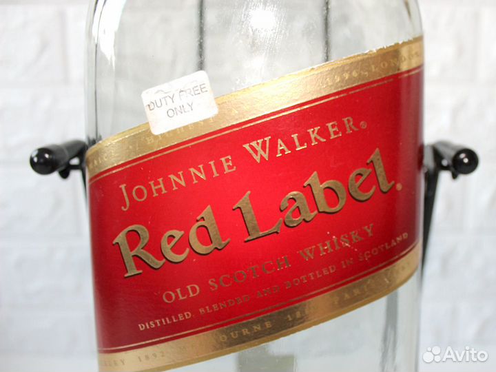 Бутыль на качелях Johnhie Walker Red Label