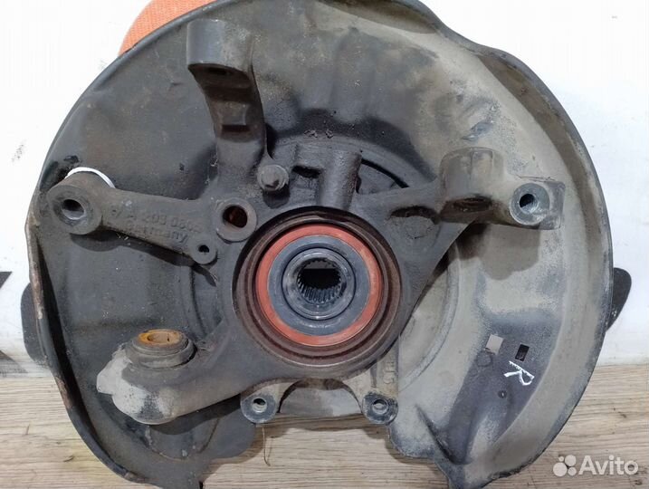 Поворотный кулак задний правый Mercedes Benz W203