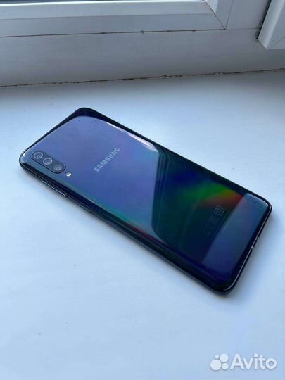 Телефон Samsung А70