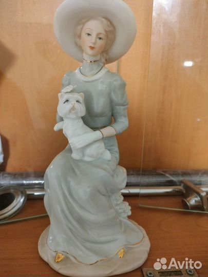 Статуэтка фарфор