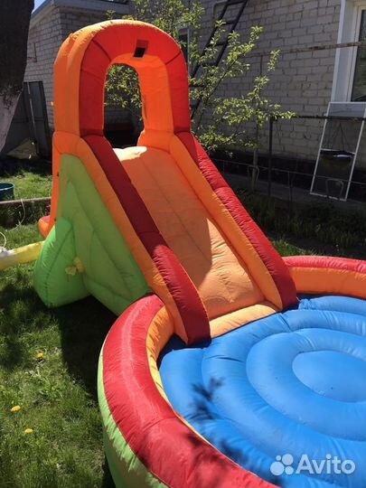 Надувной игровой бассейн