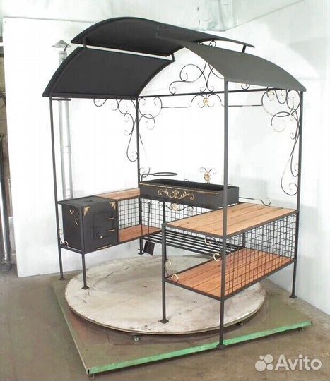 Мангал с крышей