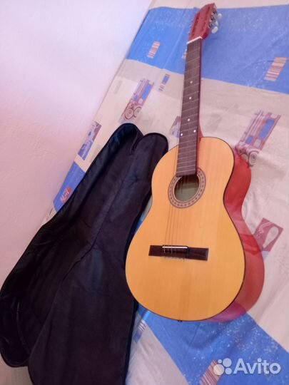 Акустическая гитара