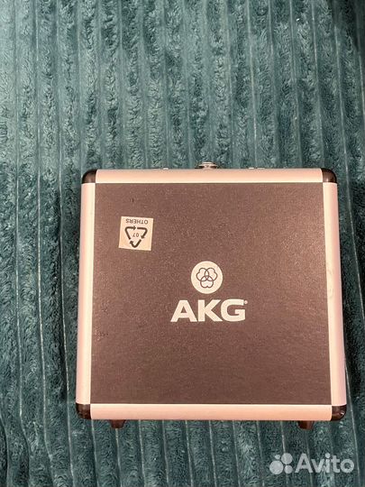 Студийный микрофон akg p420