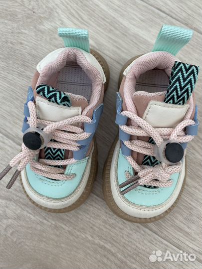 Кроссовки для девочки