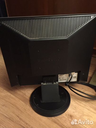 Монитор Samsung SyncMaster 723N