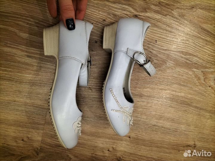 Туфли для девочки 30 размер новые