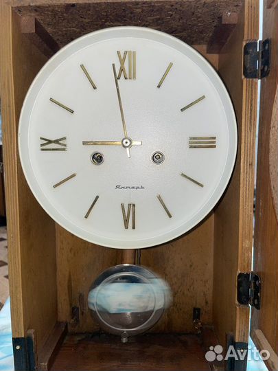 Старинные часы янтарь с боям