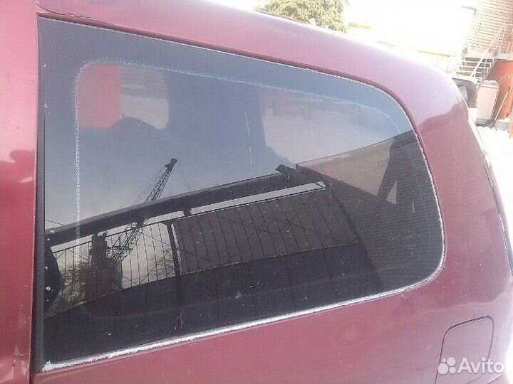 Стекло собачника левое Suzuki Ingis HV51S M13A