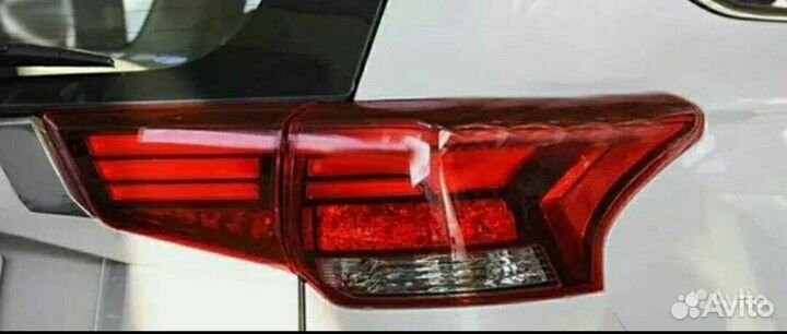 Фонарь задний внутренний Mitsubishi Outlander