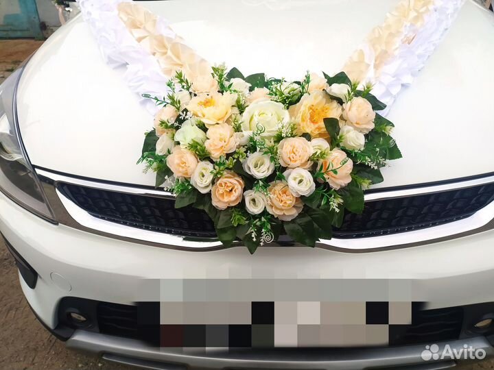 Свадебное украшение на машину