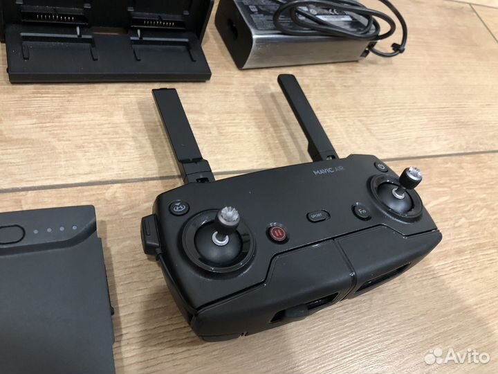Квадрокоптер DJI Mavic Air Combo