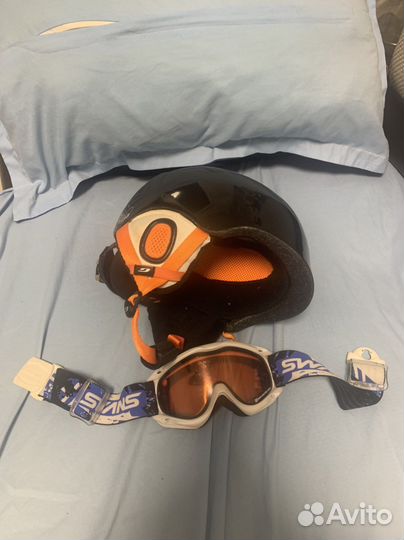 Горнолыжный шлем с очками
