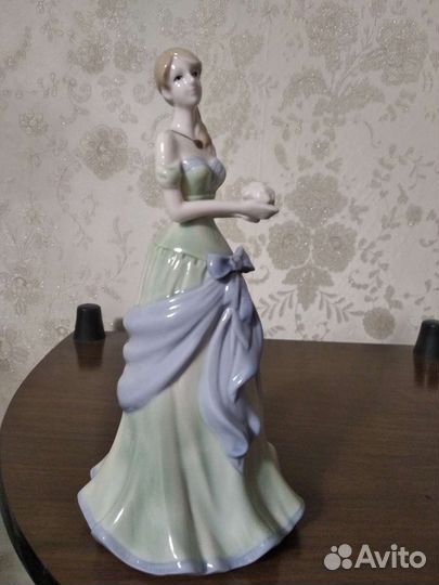 Статуэтка фарфор